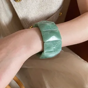 Green marble-patterned acrylic stretch bracelet with wide geometric rectangular links