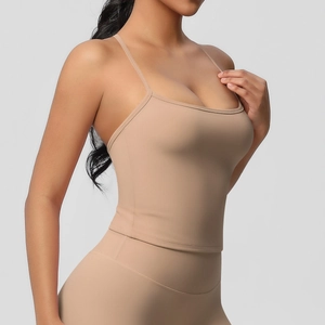 Dettaglio del reggiseno sportivo nudo con tessuto spazzolato e finitura senza cuciture sul retro
