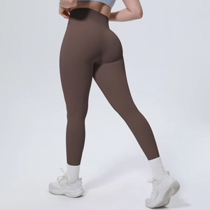 Details von dunkelbraunen High-Waist-Yoga-Leggings mit nahtlosem Shaping- und Lifting-Effekt