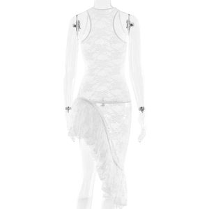 Vue arrière de la robe en dentelle blanche sans manches avec ourlet à volants