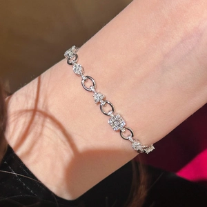 Elegant zircon square OT bracelet with minimalist chain and sparkling metal finish