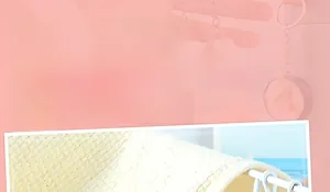 Vista dettagliata di un portachiavi a forma di sushi in PVC con catena in metallo