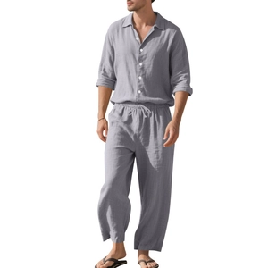 Détail de l'ensemble chemise et pantalon en lin gris pour homme, tenue décontractée de plage