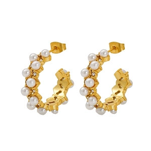 Boucles d'oreilles vintage en titane doré en forme de C avec perles blanches et strass