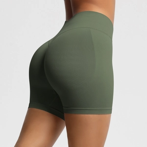 Détail du short de fitness vert olive sans couture avec taille haute et effet push-up