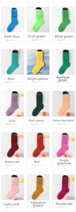Detailansicht von 15 leuchtenden Uni-Farben der fein gerippten Baumwoll-Stulpensocken