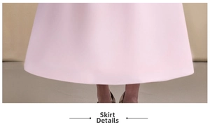 Gros plan détaillé de l'ourlet de la robe rose montrant la texture du tissu tissé