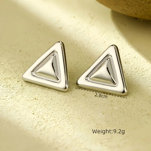 Detail shot of silver geometric triangle earring with 2.8cm size and 9.2g weight specs