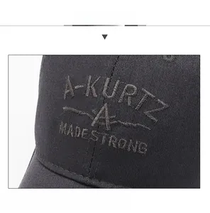 Détail de la broderie 3D et du tissu en sergé résistant sur une casquette de baseball noire