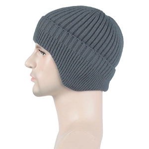Detail showing the thick ribbed texture and fleece lining of the gray knitted winter beanie