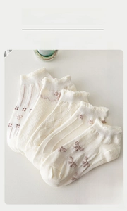 Detailed view of white floral lace ankle socks with ribbons in a Japanese style set