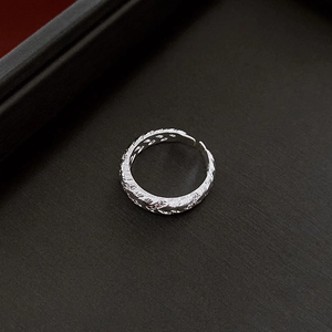 Detail showing the silver feather texture and micro-inlaid zircons on the adjustable ring