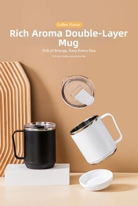 Gros plan de mugs à café en acier inoxydable 304 noir et blanc avec couvercles transparents