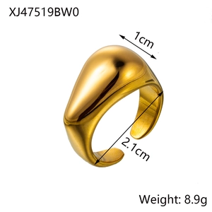 Macro detail of golden geometric open ring with size dimensions and weight info