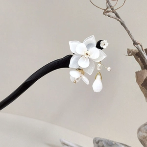 Elegant white magnolia wooden hair pin with pearls and tassels for traditional styling