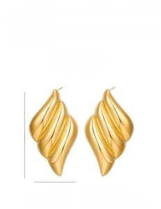 Detailed size chart of 18K gold plated wing earrings in 316L stainless steel metal