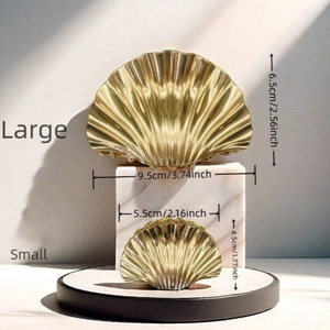 Detailed size specifications for large and small gold shell-shaped metal hair claw clips