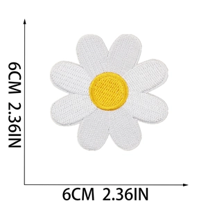 Detailed size view of a 6cm daisy embroidered patch with clear polyester stitching