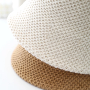 Chapeau bob en tricot pour femme beige et camel avec texture gaufrée pour le soleil