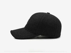 Seitenansicht der Winter-Baseballkappe für Herren mit Wolltextur und Stickereidetails