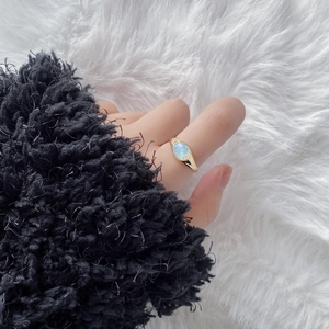 Adjustable S925 silver ring with oval white opal stone and polished gold finish