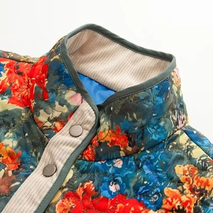 Quilted cotton jacket with colorful floral pattern and beige corduroy collar details