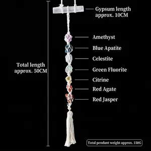 Appeso a parete con sette cristalli naturali chakra, barra di selenite e nappa bianca