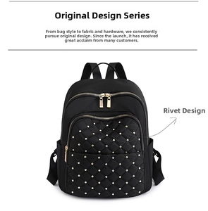 Dettaglio dello zaino in nylon nero con borchie dorate e cuciture trapuntate a rombi