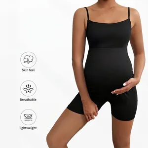 Schwarzer Umstands-Jumpsuit in Slim-Fit mit Racerback und hochelastischem Gewebe