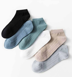Vue détaillée du lot de 6 paires de chaussettes courtes respirantes en maille assorties