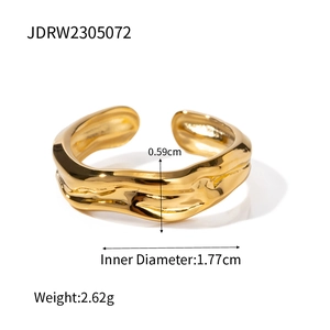 Minimalist gold pleated snake ring with irregular wave design and 1.77cm inner diameter