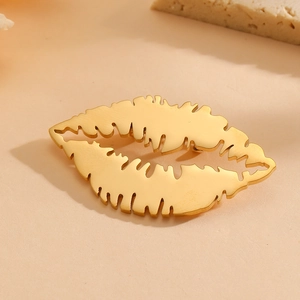 Eleganter goldener Titanstahl Lippen-Brosche Pin für Jacken und Anzüge, hohl