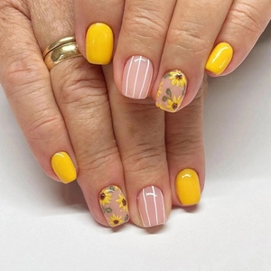 Short Square Press On Nails Yellow Sunflower Oil Painting Style ABS Fake Nails For Women Daily Use