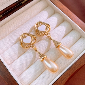Boucles d'oreilles vintage cœur en nacre et perles gouttes d'eau champagne