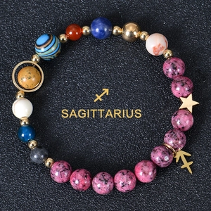 Dettaglio del bracciale Sagittario in pietre naturali con ciondoli planetari e stella
