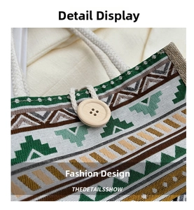 Détail du sac en lin ethnique avec bouton en bois rond et poignée en corde de coton