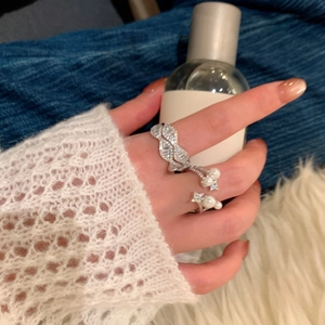 Zweilagiger silberner offener Ring mit Zirkonia und eleganten kleinen Perlen