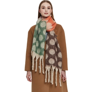 Sciarpa in maglia spessa con grandi pois e lunghe frange per donna in autunno e inverno