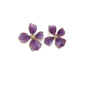 Elegant purple flower earrings with gold edges and pearl center for seaside vacation wear