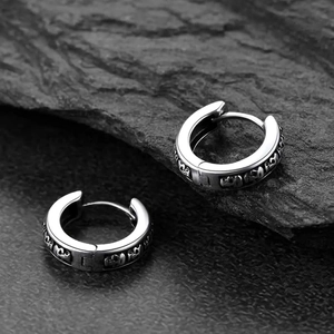 Vintage Punk Totenkopf Ohrringe aus silbernem Edelstahl für Damen und Herren im Gothic-Stil