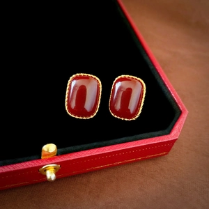 Vintage gold-plated acrylic square studs with red gemstone in a luxury gift box