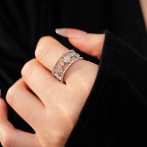 Macro shot of silver layered star ring with zircon paving and mille-grain edge details