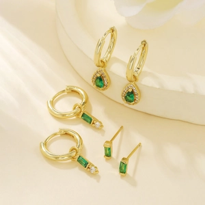 Set de boucles d'oreilles carrées émeraude vintage avec plaqué or 18 carats et gemmes