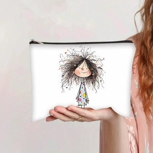 Detailweergave van witte canvas make-uptas met cartoonmeisje en zwarte ritssluiting
