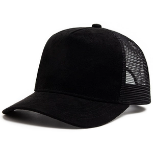 Klassieke zwarte suède trucker pet met ademend mesh en een stevige gebogen klep