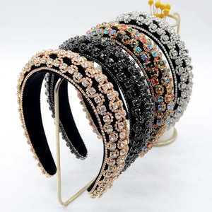 Eleganti cerchietti in velluto imbottiti con strass colorati e cristalli lucidi set da sei
