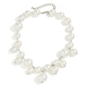 Detail view of the punk style pearl necklace with silver lobster clasp and extension chain
