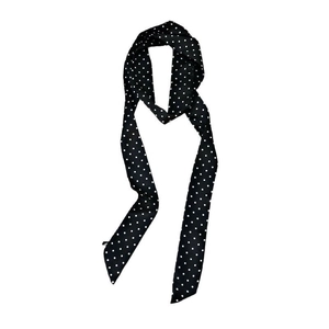 Écharpe étroite style français à pois blancs sur satin noir pour femme élégante