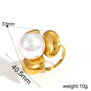 Anello a fiore esagerato in acciaio inossidabile placcato oro 18K con perla bianca