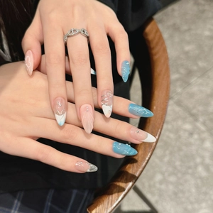 Unghie finte fatte a mano stile oceano con texture 3D e decorazioni con perle eleganti